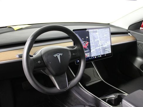 Used 2020 Tesla Model 3 Standard Range Plus image 7