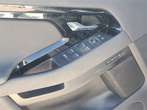 Used 2024 Land Rover Range Rover Evoque S image 19