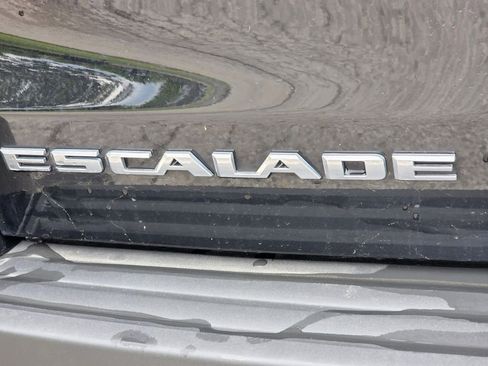 Used 2019 Cadillac Escalade Luxury AWD/4WD image 12