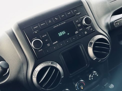 Used 2013 Jeep Wrangler Unlimited Sport image 14