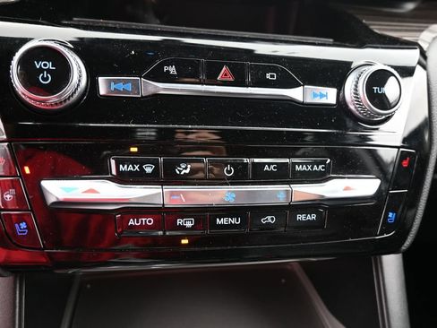 Used 2023 Ford Explorer Limited image 29