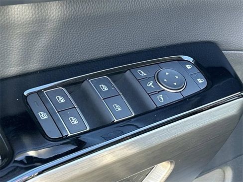 Used 2024 Nissan Pathfinder Platinum image 18