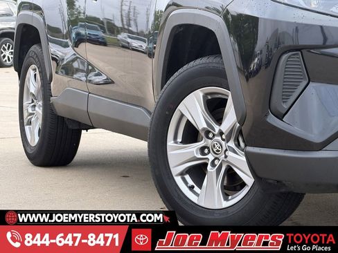 Used 2025 Toyota RAV4 XLE w/ Convenience Package image 12