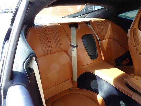 Used 2021 Aston Martin DB11 Coupe image 19