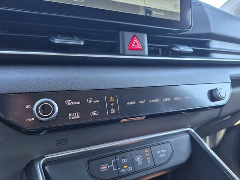 New 2026 Kia Carnival EX FWD image 23