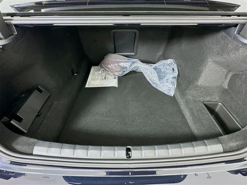 Used 2025 BMW 760i xDrive w/ Executive Package image 28