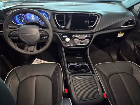 New 2027 Chrysler Pacifica Limited w/ S Appearance Package FWD image 9