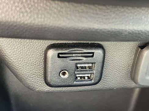 Used 2023 Chevrolet Traverse Premier FWD image 24