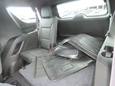 Used 2021 Chevrolet Tahoe Z71 w/ Z71 Off-Road Package AWD/4WD image 19