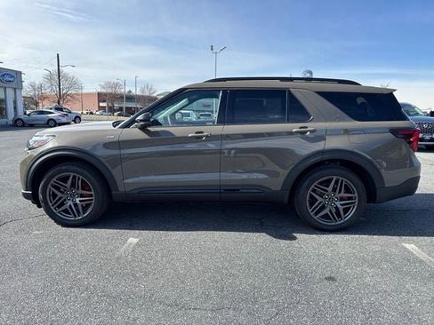 New 2026 Ford Explorer ST-Line w/ ST-Line Street Pack AWD/4WD image 2