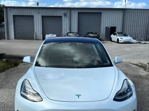 Used 2018 Tesla Model 3 Mid Range RWD image 3