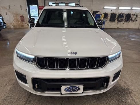 Used 2022 Jeep Grand Cherokee L Overland w/ Luxury Tech Group IV AWD/4WD image 2