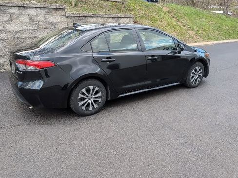 Used 2022 Toyota Corolla LE image 3