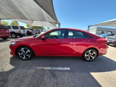 Used 2023 Hyundai Elantra SEL w/ Convenience Package FWD image 8