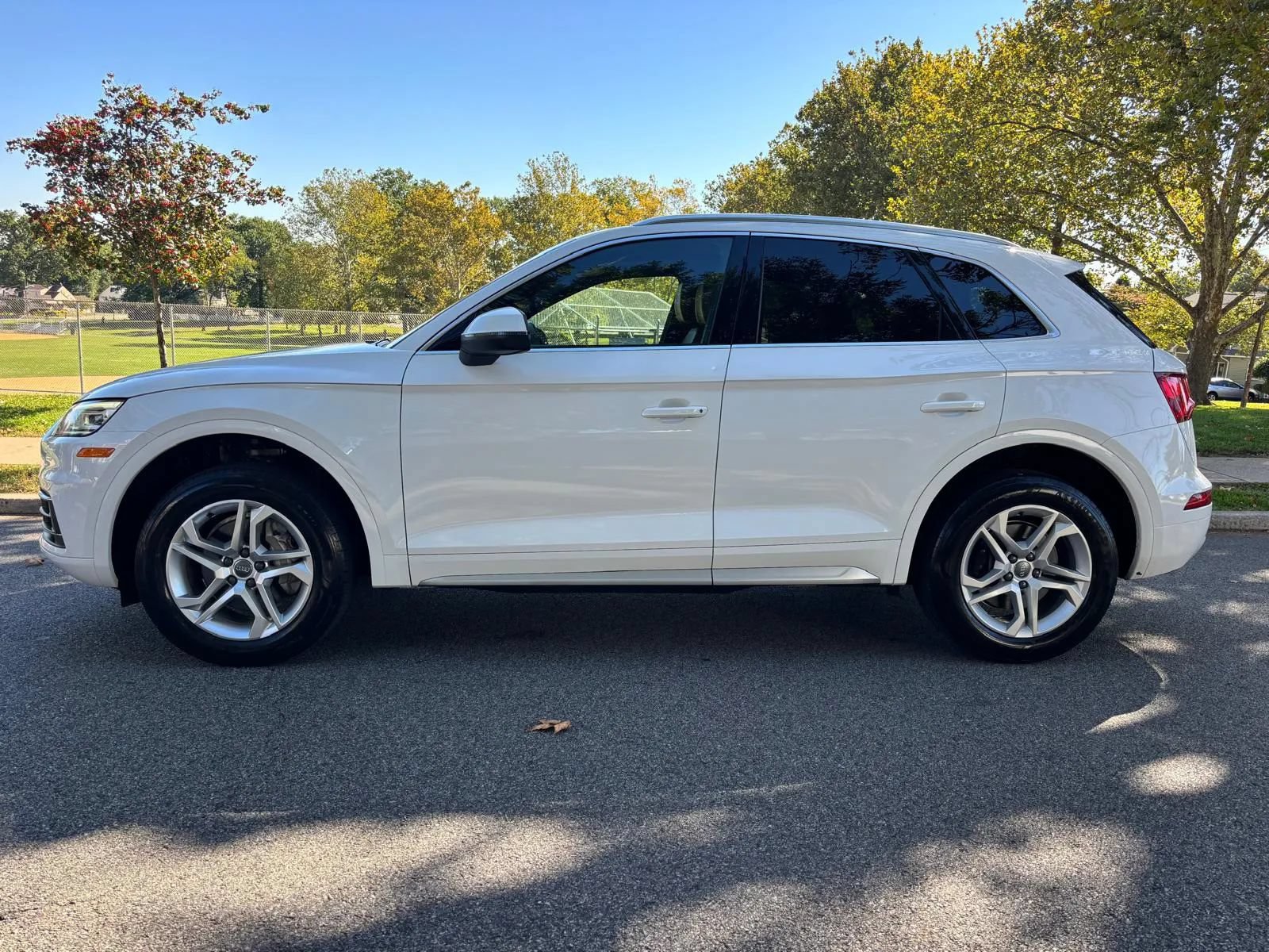 Used 2019 Audi Q5 2.0T Premium w/ Convenience Package AWD/4WD image 2