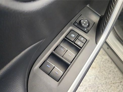 Used 2024 Toyota RAV4 XLE FWD image 29