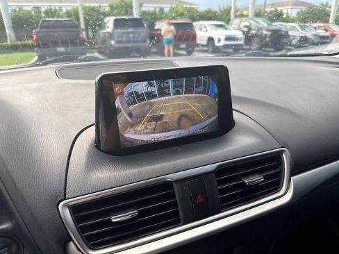 Used 2018 MAZDA MAZDA3 Sport FWD image 2