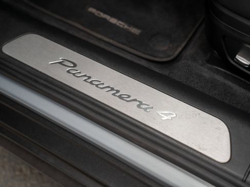 Used 2018 Porsche Panamera 4 image 14