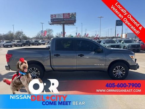 Used 2022 Nissan Titan SV image 6