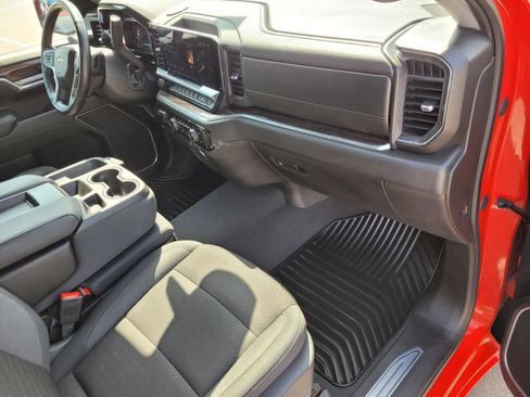 Used 2025 Chevrolet Silverado 1500 LT RWD image 8