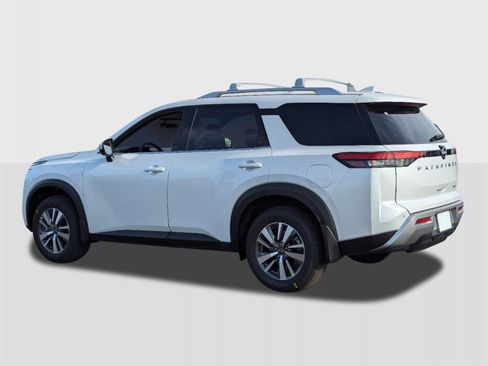 New 2025 Nissan Pathfinder SL image 3