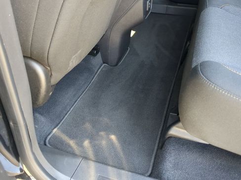 Used 2021 Chevrolet Equinox LT image 36