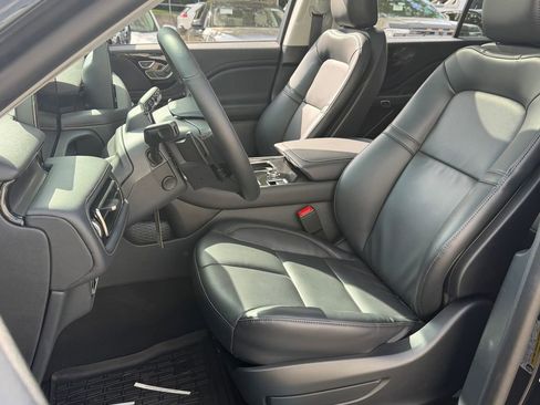 New 2026 Lincoln Aviator AWD image 12