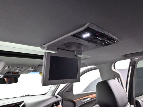 Used 2017 Cadillac Escalade ESV Luxury image 34