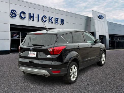 Used 2019 Ford Escape SE image 2