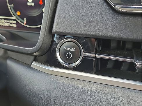 Used 2023 Mitsubishi Outlander SE image 30