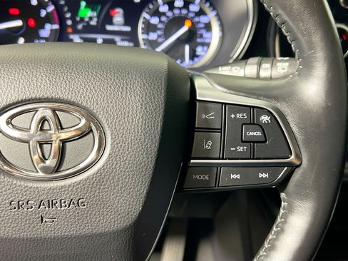 Used 2020 Toyota Highlander Limited FWD image 19