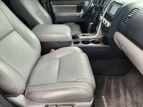 Used 2015 Toyota Sequoia SR5 w/ Premium Package RWD image 10