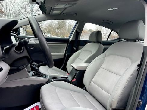 Used 2017 Hyundai Elantra SE image 14