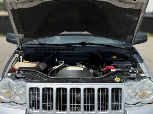 Used 2010 Jeep Grand Cherokee Laredo AWD/4WD image 28