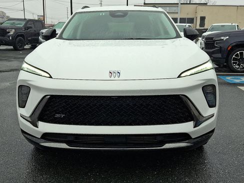 Used 2025 Buick Envision Sport Touring image 2