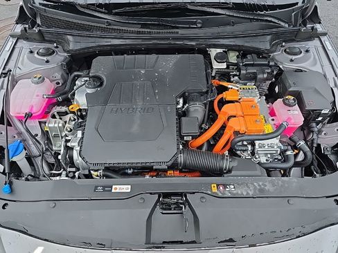 Certified 2025 Hyundai Elantra SEL image 31