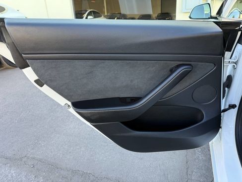 Used 2023 Tesla Model 3 Standard Range image 17