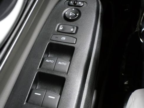 Used 2017 Honda CR-V Touring image 14