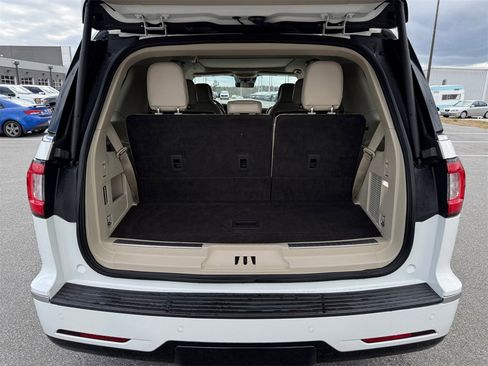 Used 2021 Lincoln Navigator Reserve w/ Luxury Package image 18
