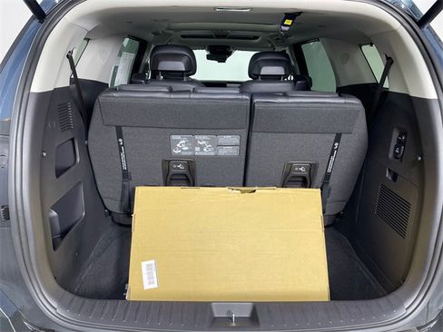 New 2025 Kia Carnival SX Prestige image 18