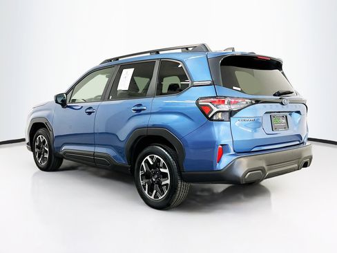 Used 2025 Subaru Forester Premium AWD/4WD image 5