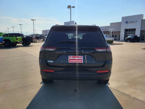 New 2025 Jeep Grand Cherokee Limited w/ Black Appearance Package image 4