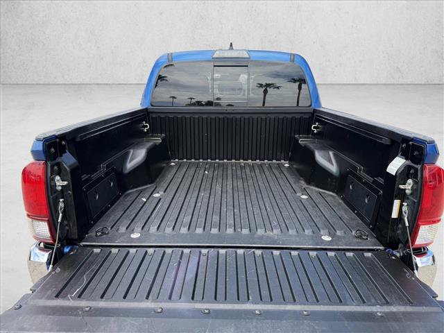 Used 2018 Toyota Tacoma SR5 AWD/4WD image 9