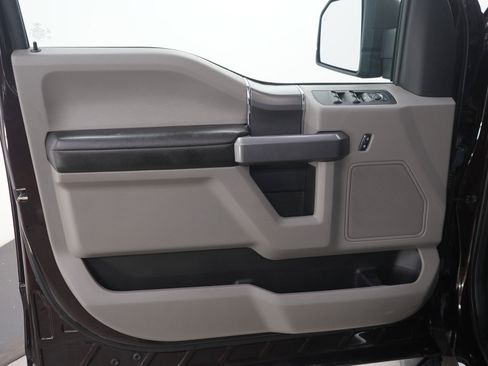 Used 2019 Ford F150 XLT w/ Equipment Group 302A Luxury AWD/4WD image 21