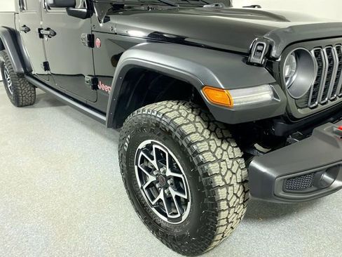 Used 2025 Jeep Gladiator Rubicon w/ Convenience Group image 28