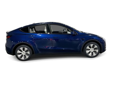 Certified 2023 Tesla Model Y Long Range AWD/4WD image 7