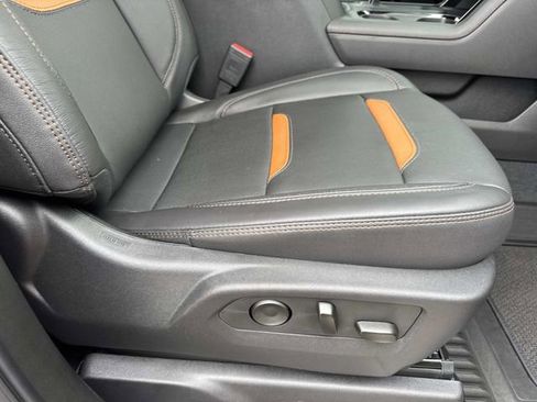 Used 2025 GMC Sierra 2500 AT4 w/ AT4 Premium Plus Package image 16