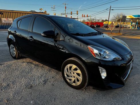 Used 2016 Toyota Prius C Two image 14