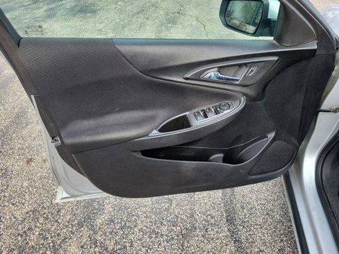 Used 2017 Chevrolet Malibu LT FWD image 15