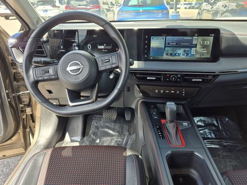 Used 2025 Nissan Kicks SR AWD/4WD image 10